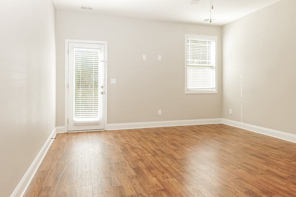 1233 Catawba Way - Photo 4 of 16