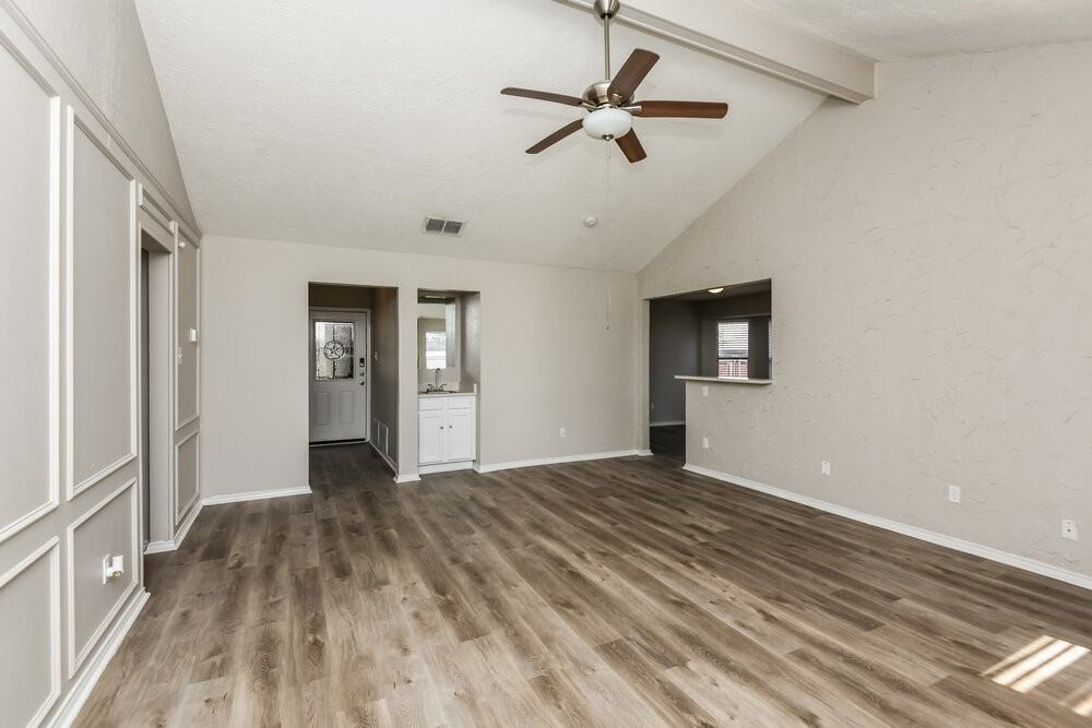 2609 S Meadow Dr - Photo 3 of 16