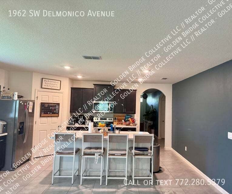 1962 Sw Delmonico Ave - Photo 2 of 8