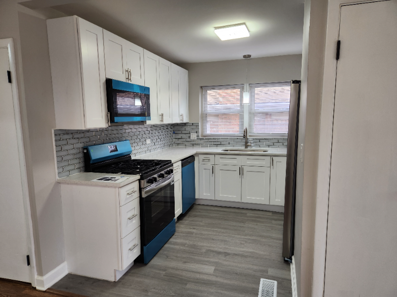 11361 S May St - Photo 2 of 9