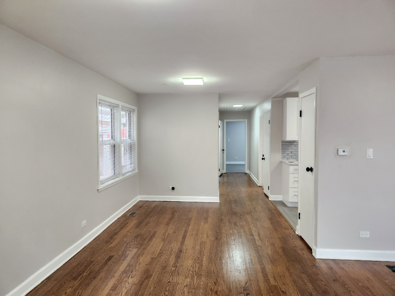 11361 S May St - Photo 3 of 9