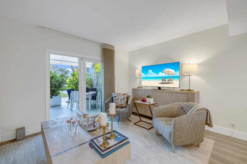 1991 Ne 15th Ave - Photo 2 of 20