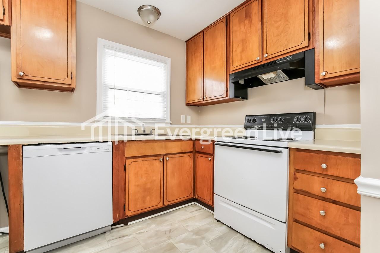 2407 Phoenix Dr - Photo 4 of 15