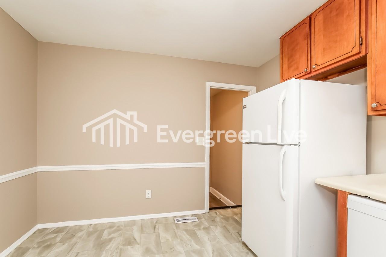 2407 Phoenix Dr - Photo 6 of 15