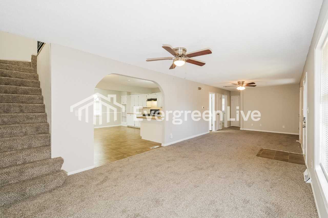 3126 S Maywood Ave - Photo 3 of 16