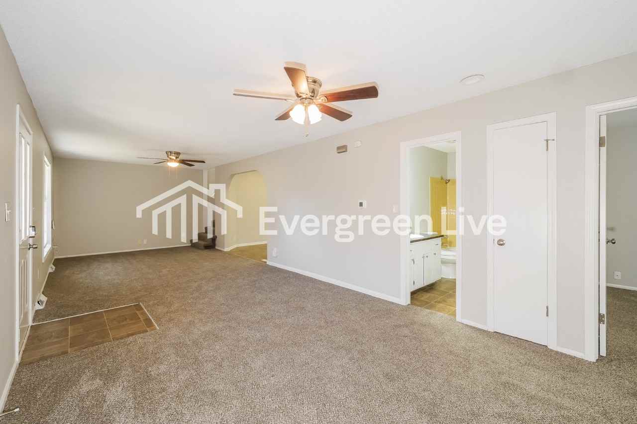 3126 S Maywood Ave - Photo 4 of 16