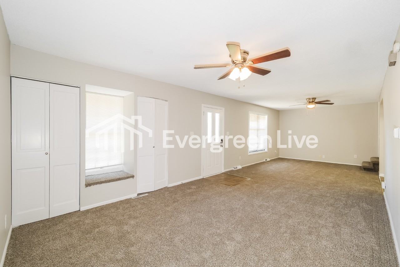 3126 S Maywood Ave - Photo 5 of 16