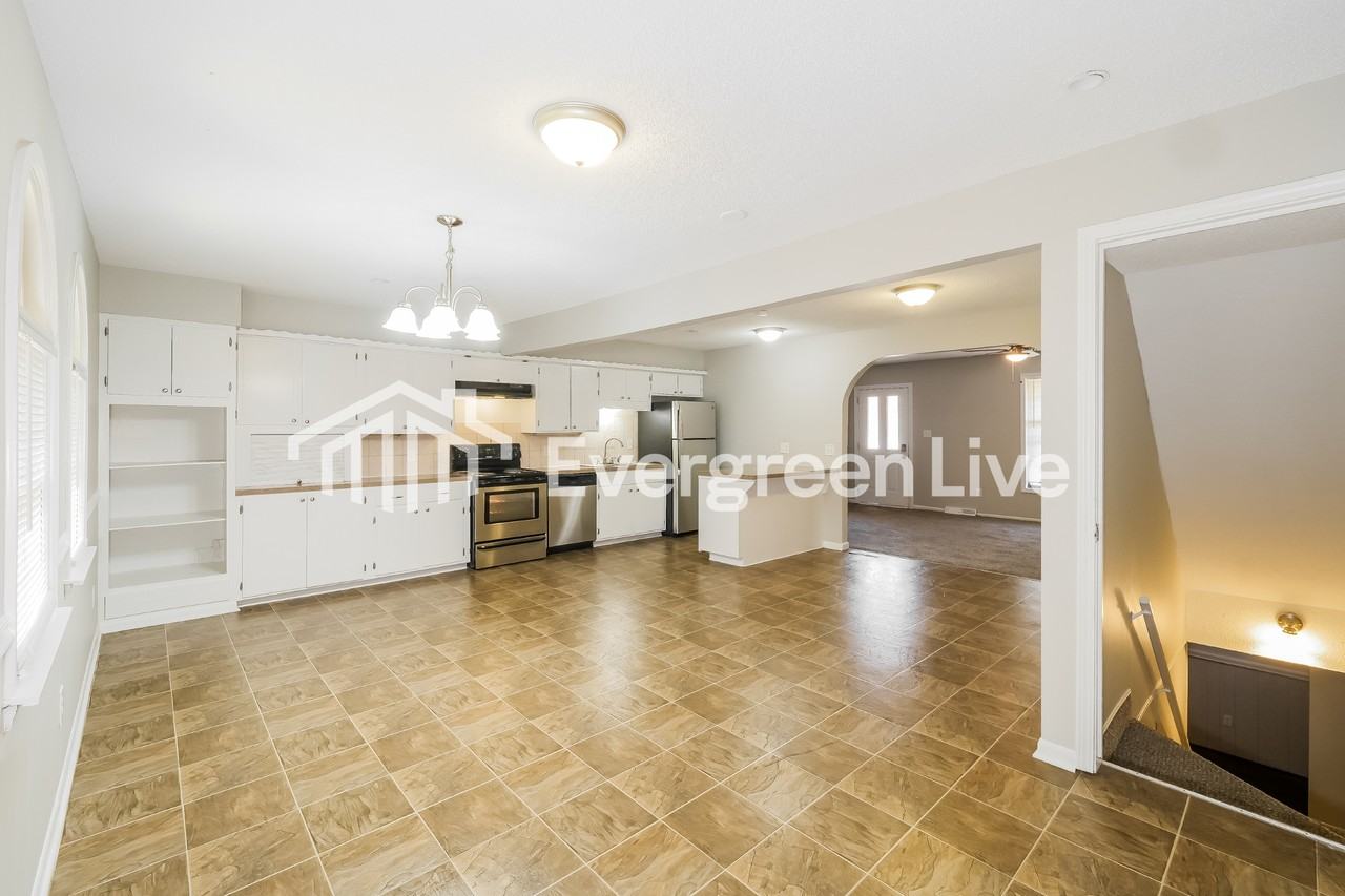 3126 S Maywood Ave - Photo 6 of 16