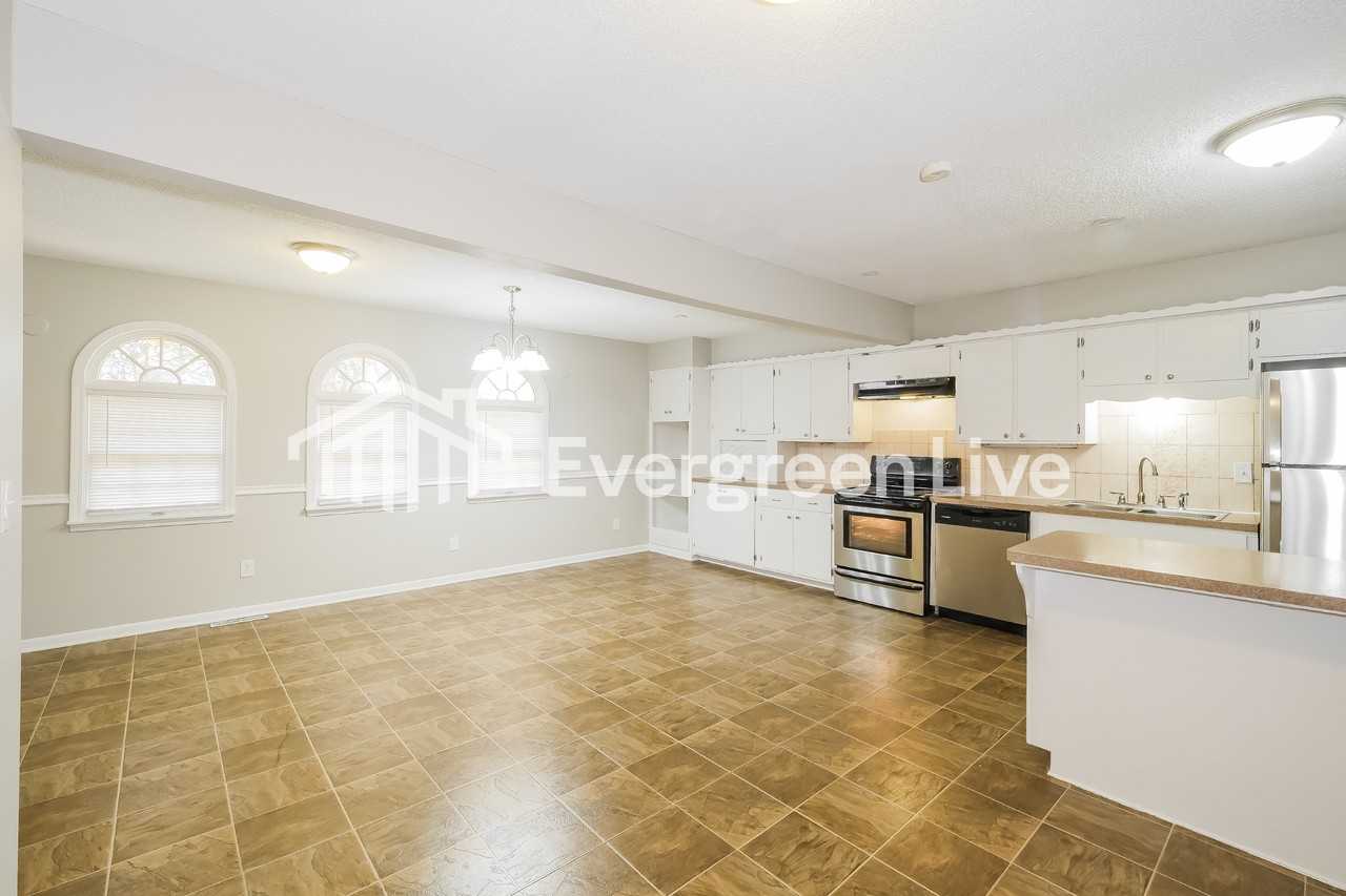 3126 S Maywood Ave - Photo 7 of 16