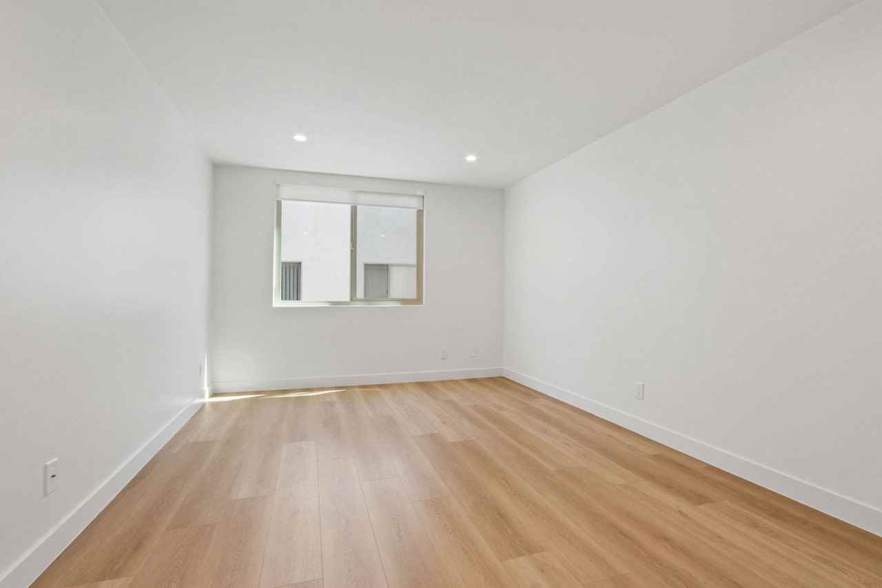 801 2nd Street - Photo 4 of 31