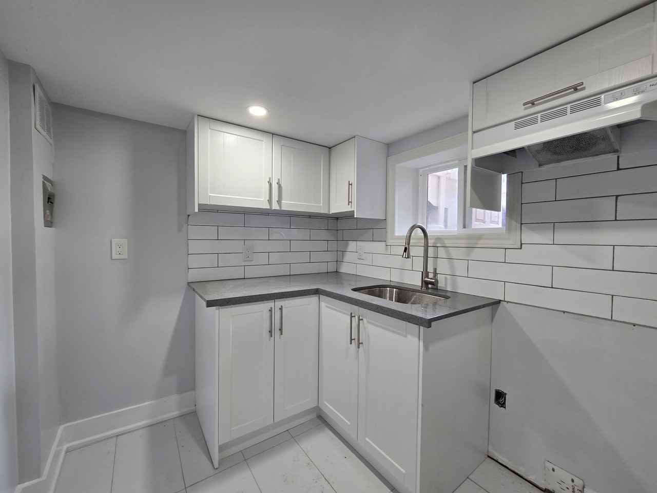984 Ossington Avenue #BSMT - Photo 2 of 10