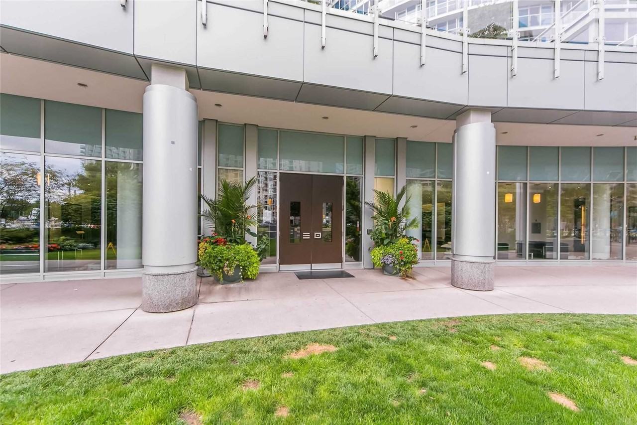 208 Queens Quay West - Photo 6 of 22