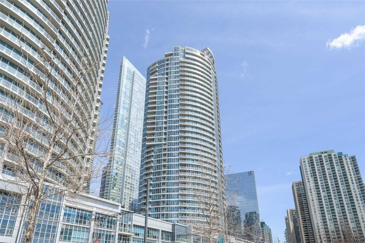 208 Queens Quay West - Photo 3 of 22