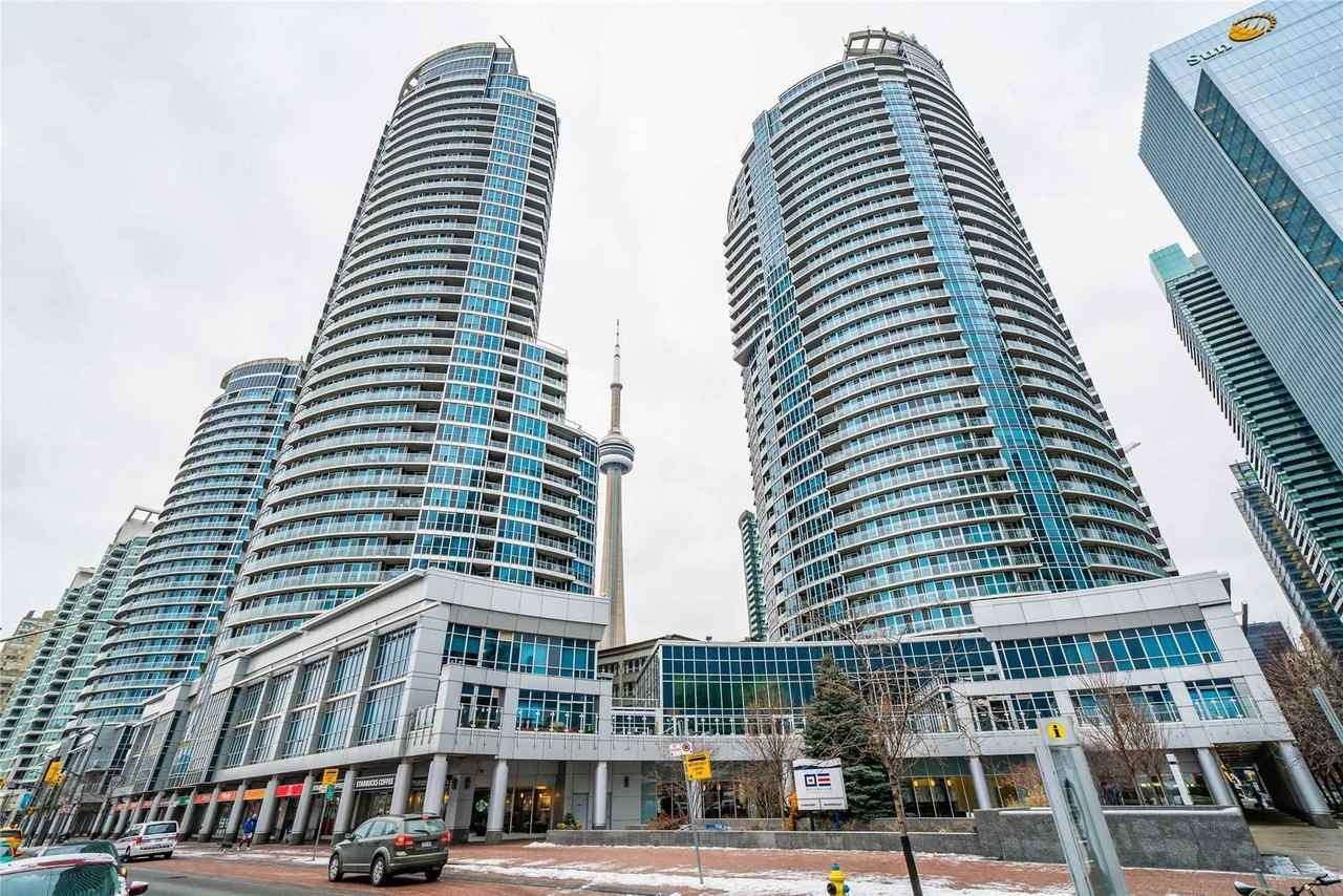 208 Queens Quay West - Photo 4 of 22