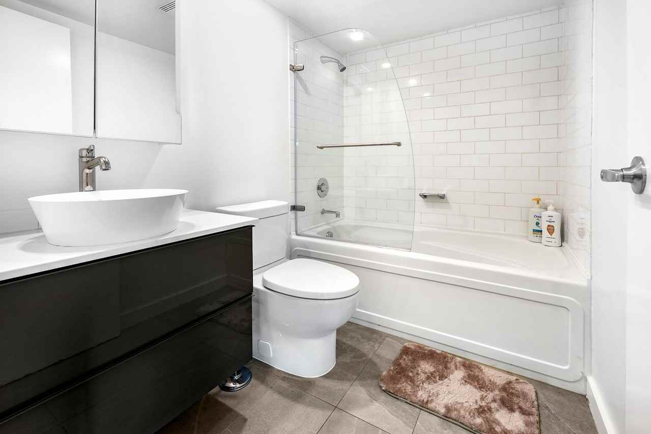 W Georgia St - Photo 2 of 6