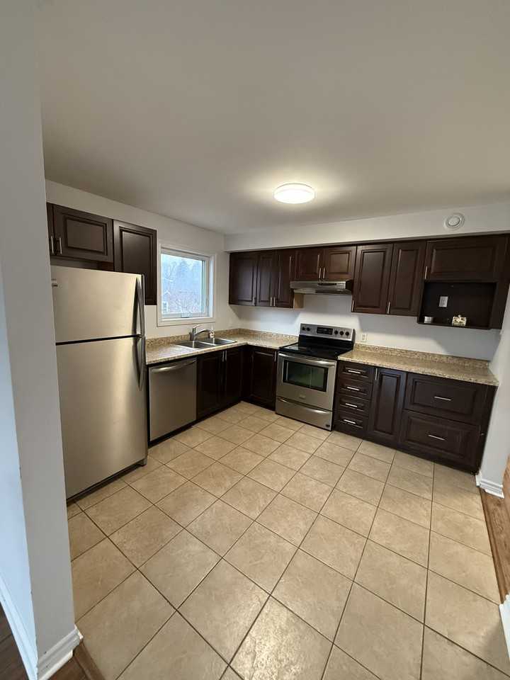 52 Champagne Avenue South - Photo 3 of 21