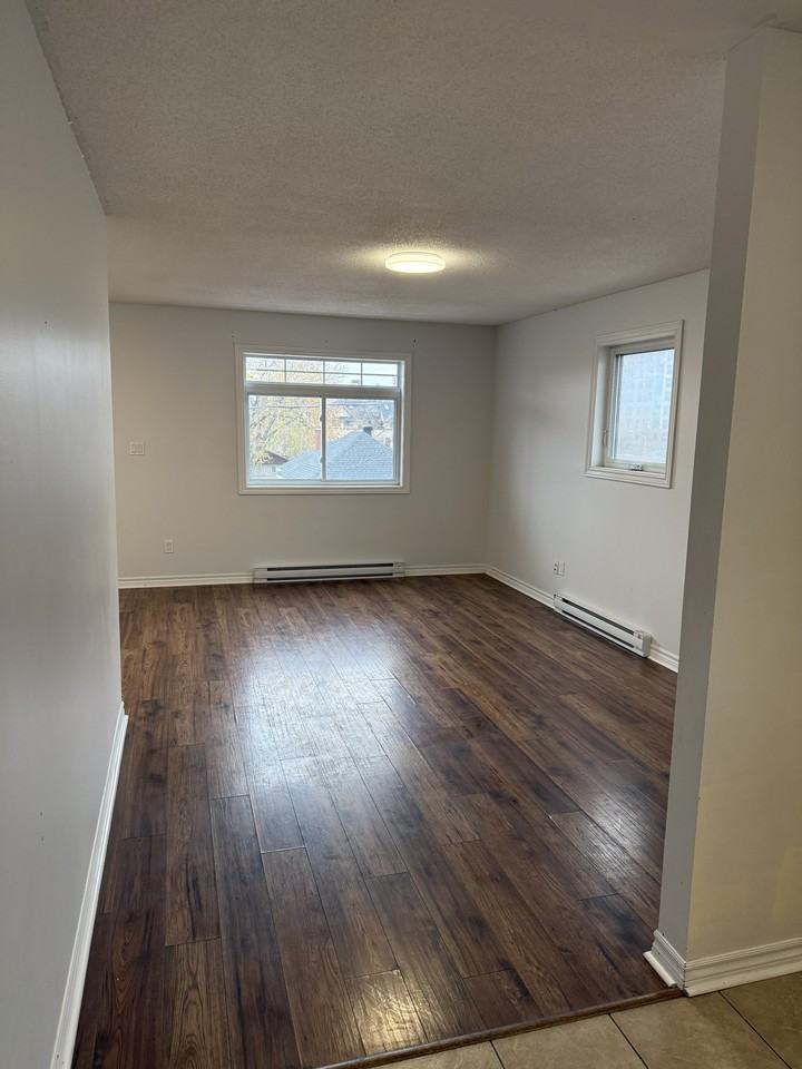 52 Champagne Avenue South - Photo 4 of 21