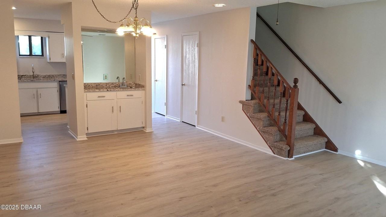 804 Deer Springs Rd - Photo 4 of 50