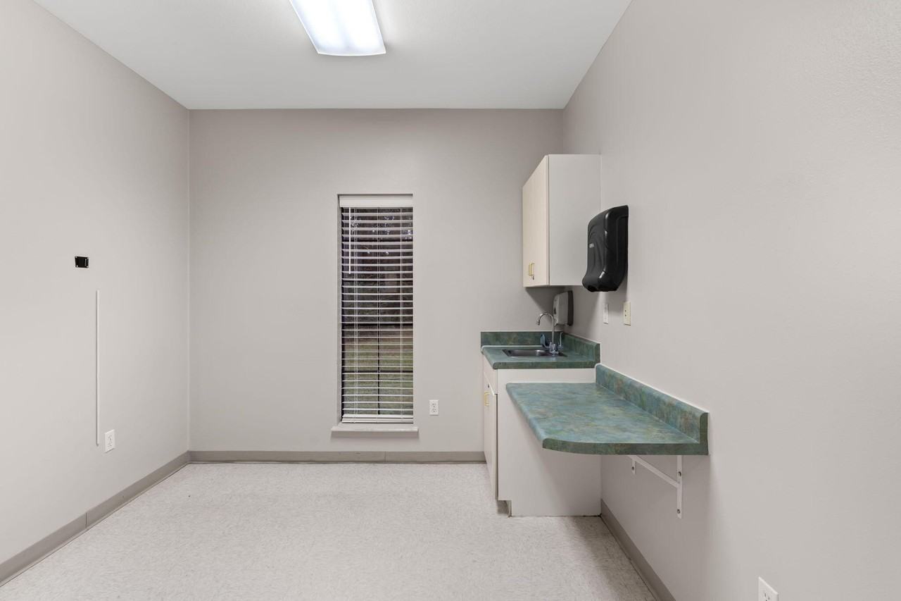 1200 Henley Ln - Photo 7 of 12