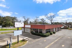 featured image of 493 N Ferdon Blvd