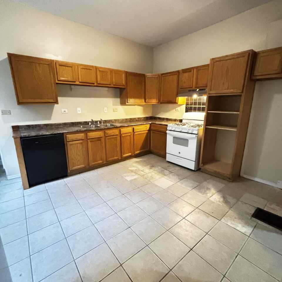 3429 Moulton Avenue - Photo 4 of 10