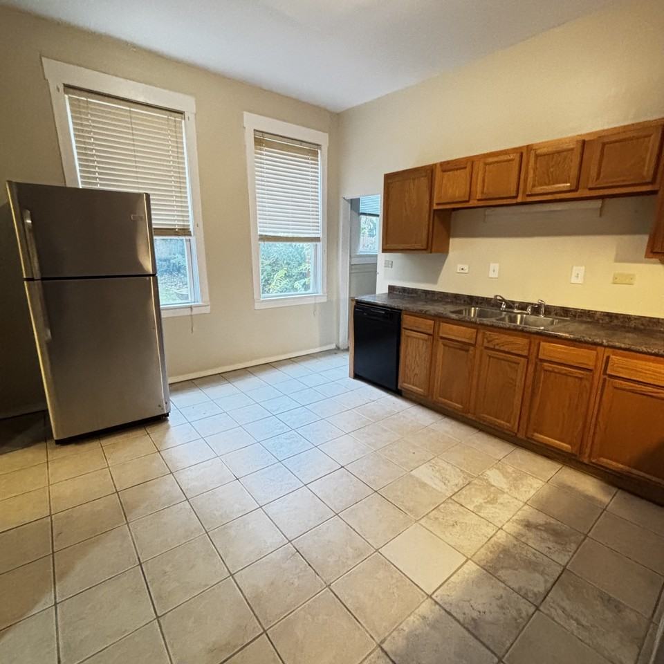 3429 Moulton Avenue - Photo 5 of 10