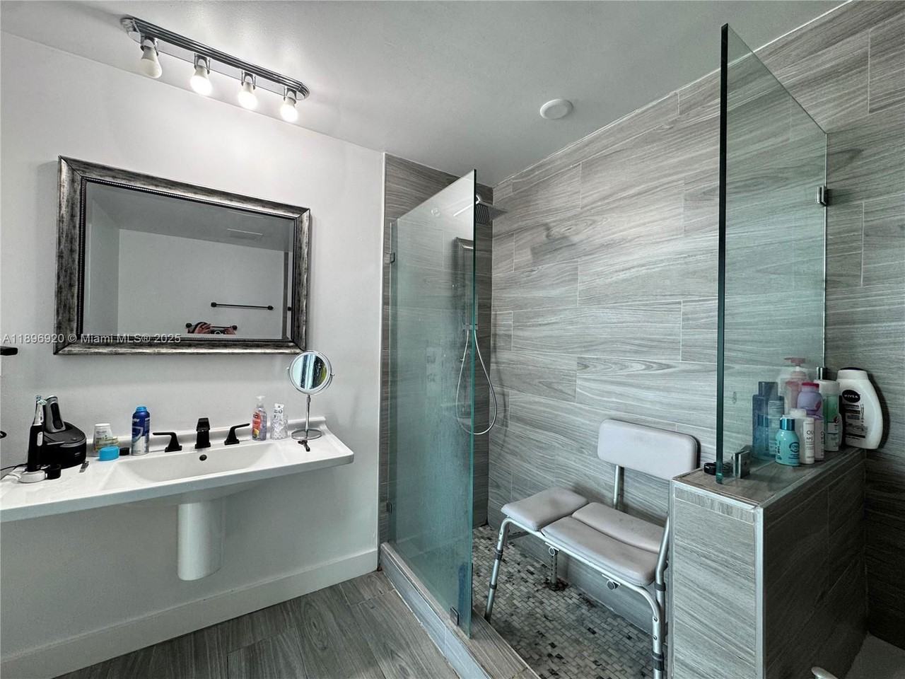 6580 Indian Creek Drive #404 - Photo 5 of 8