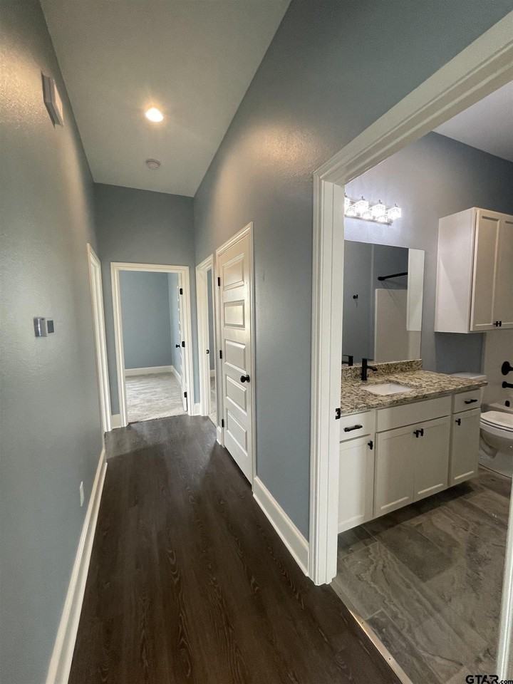 1033 Stagecoach Bnd - Photo 3 of 15