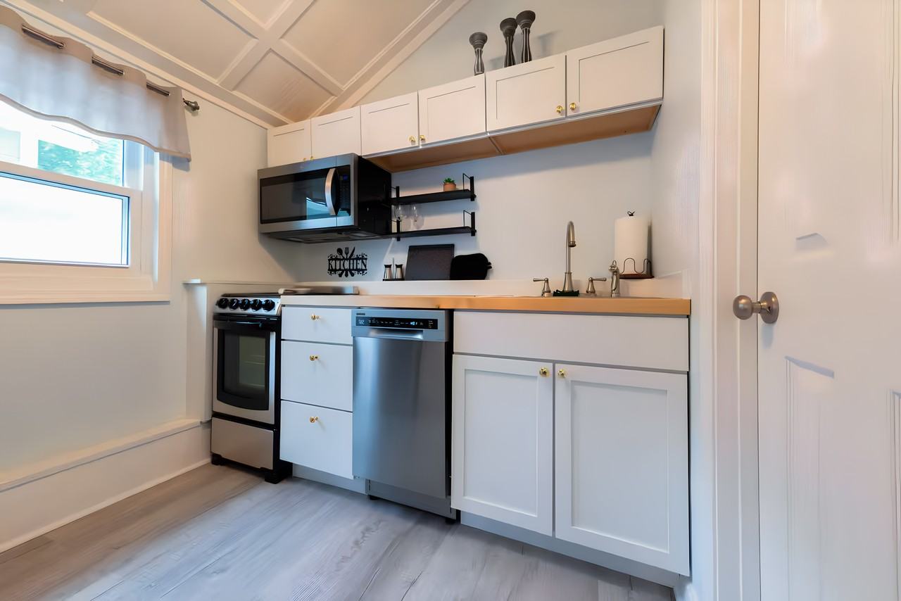 Laurel St - Photo 3 of 6