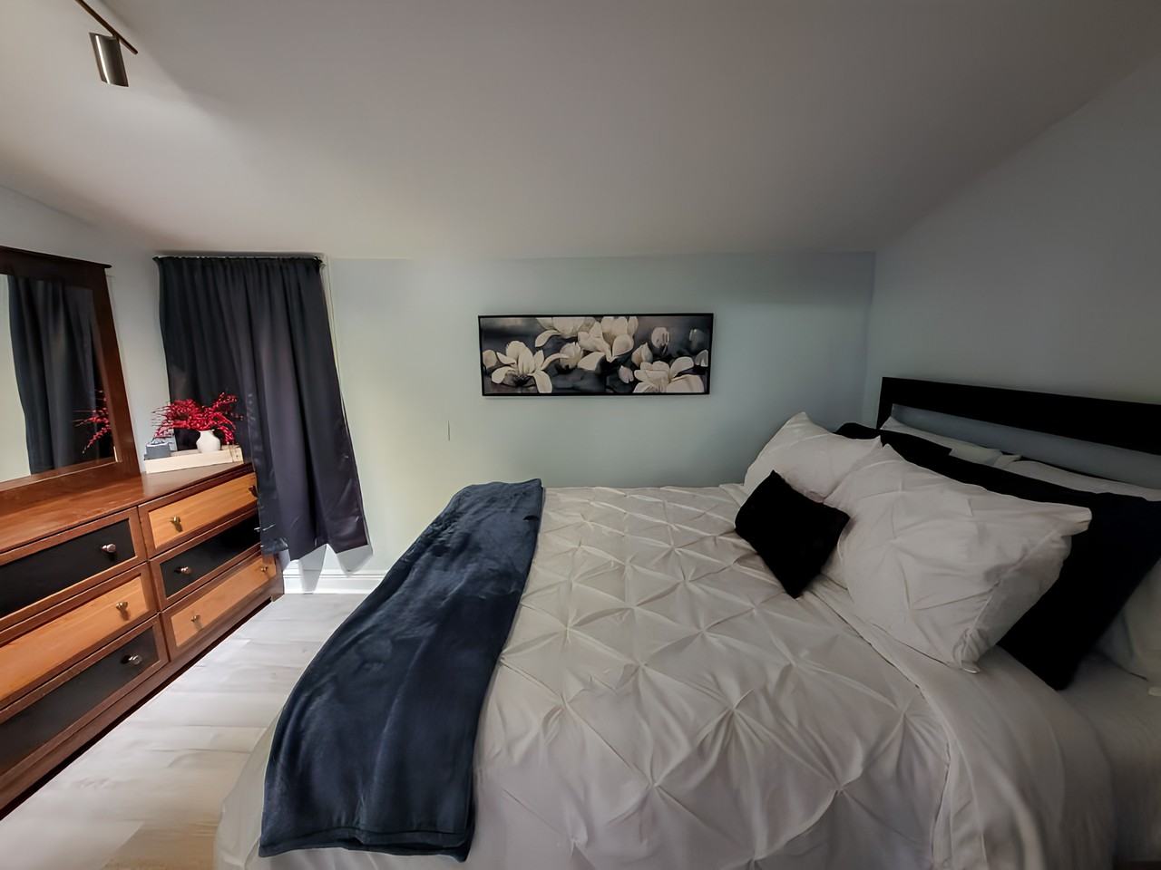 Laurel St - Photo 6 of 6