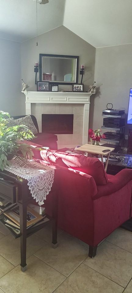 Amber Meadow Dr - Photo 3 of 8