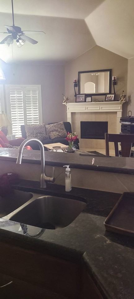 Amber Meadow Dr - Photo 4 of 8