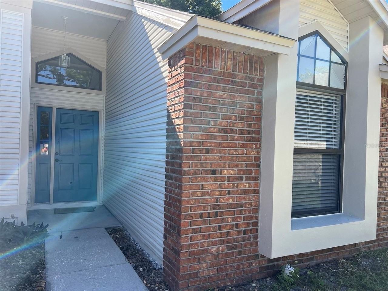 1040 Manigan Ave - Photo 2 of 24