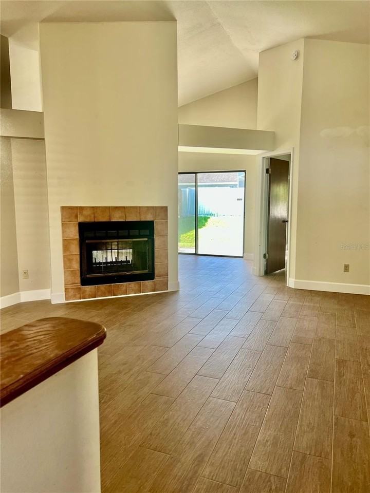 1040 Manigan Ave - Photo 4 of 24