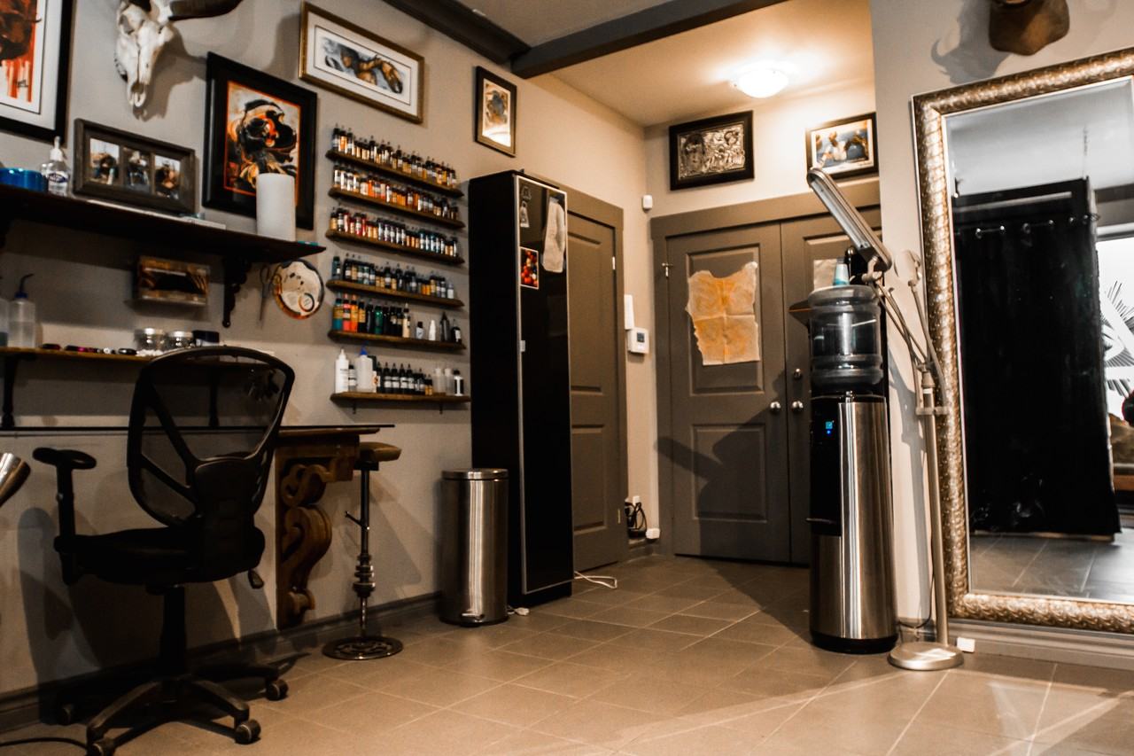 952 Oxford Street East - Photo 5 of 9