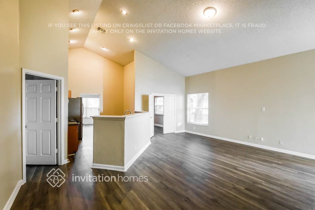 2880 Northwest 68th Lane - Photo 5 of 17