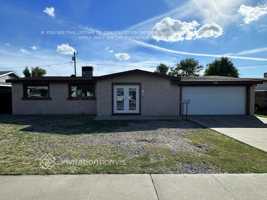 featured image of 3433 W Paradise Dr