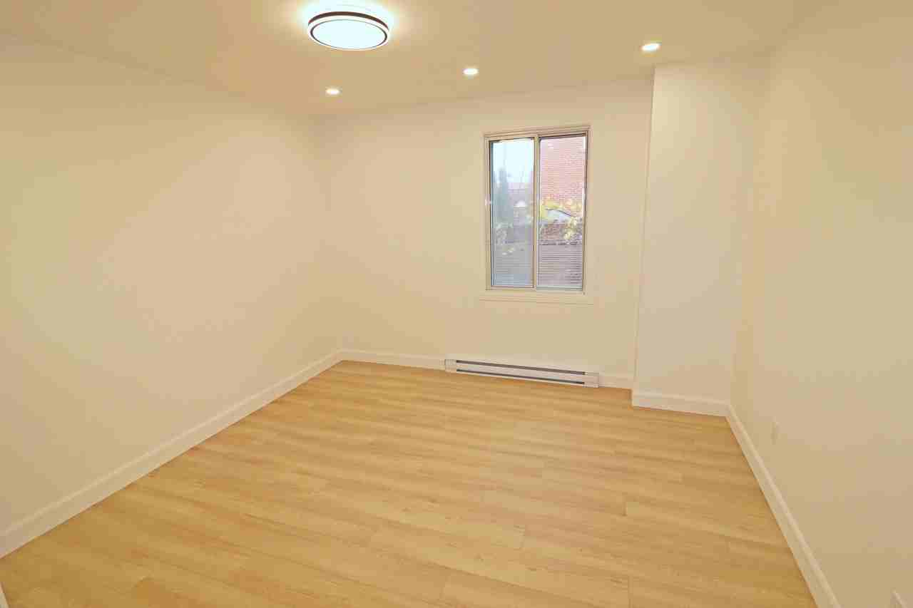 3010 Rue Sherbrooke Est - Photo 6 of 16