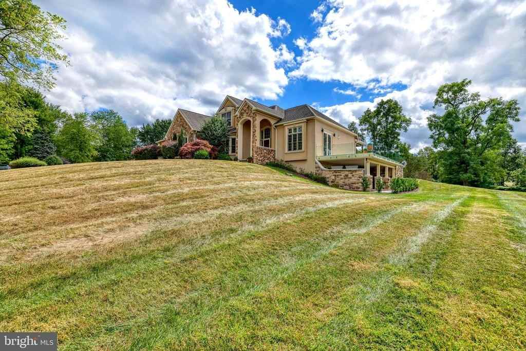 86 Aqueduct Rd - Photo 2 of 50