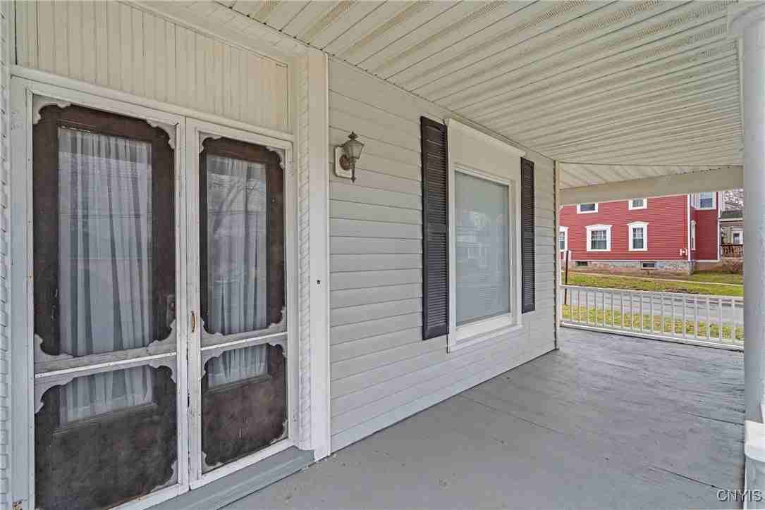 402 Oneida St - Photo 3 of 16