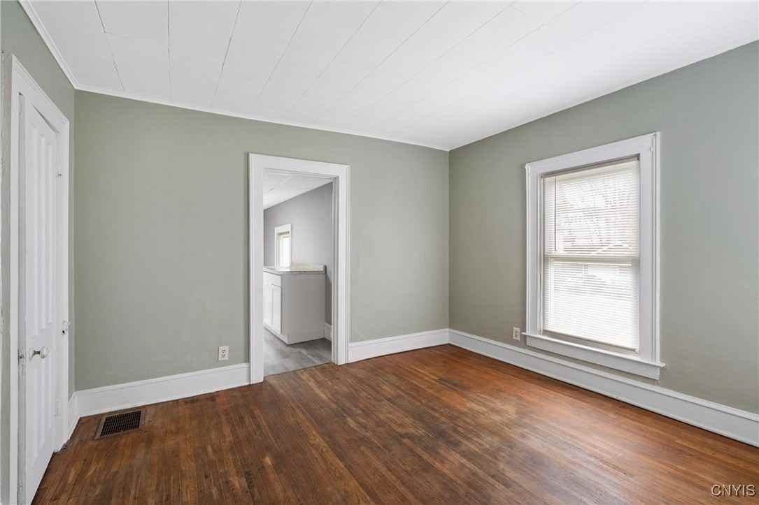 402 Oneida St - Photo 7 of 16