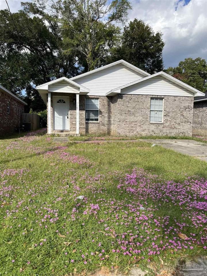 1760 West Strong Street - Photo 2 of 11