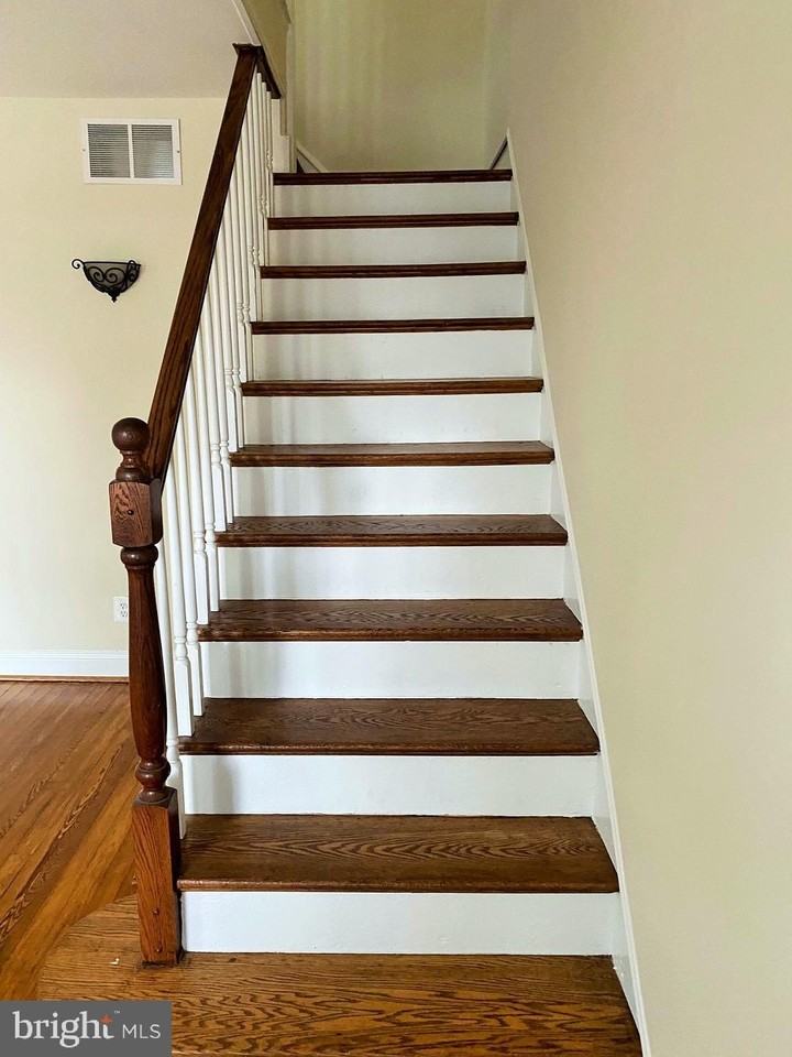 115 Wesley Ave - Photo 7 of 17