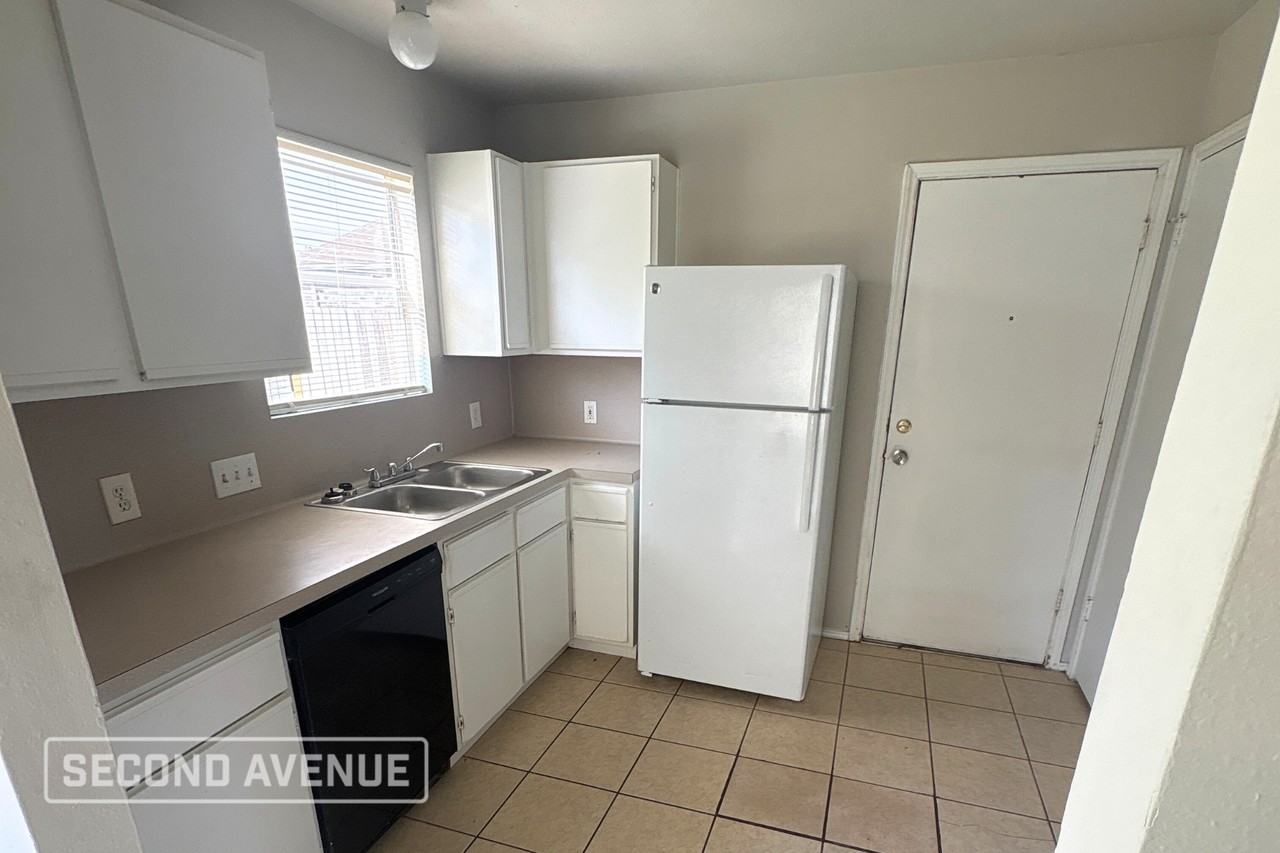 993 Shelton Ln - Photo 2 of 16