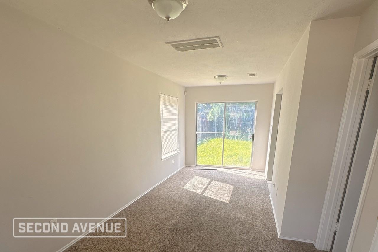 993 Shelton Ln - Photo 3 of 16