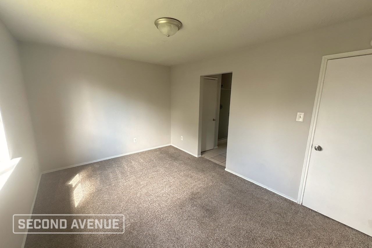 993 Shelton Ln - Photo 5 of 16