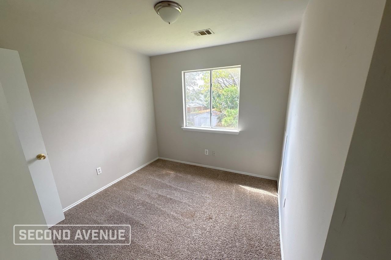 993 Shelton Ln - Photo 6 of 16