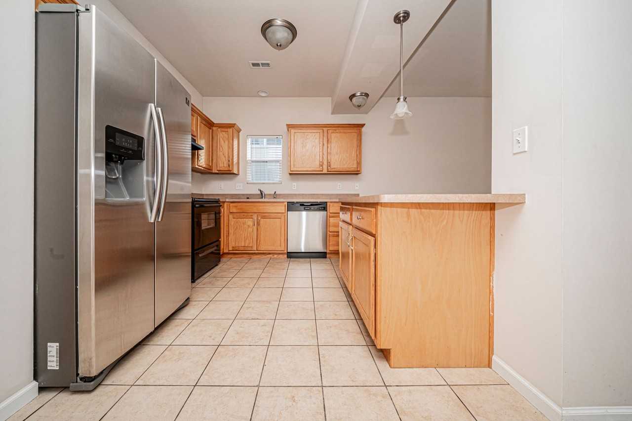 817 W 13th St - Photo 6 of 19