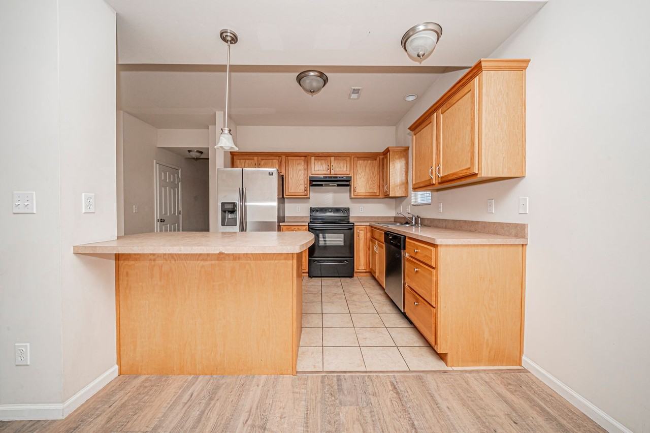 817 W 13th St - Photo 7 of 19