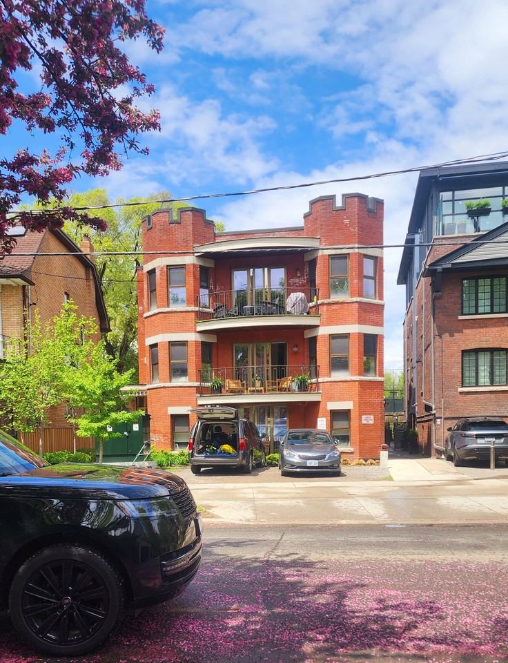 32 Rowanwood Avenue #03